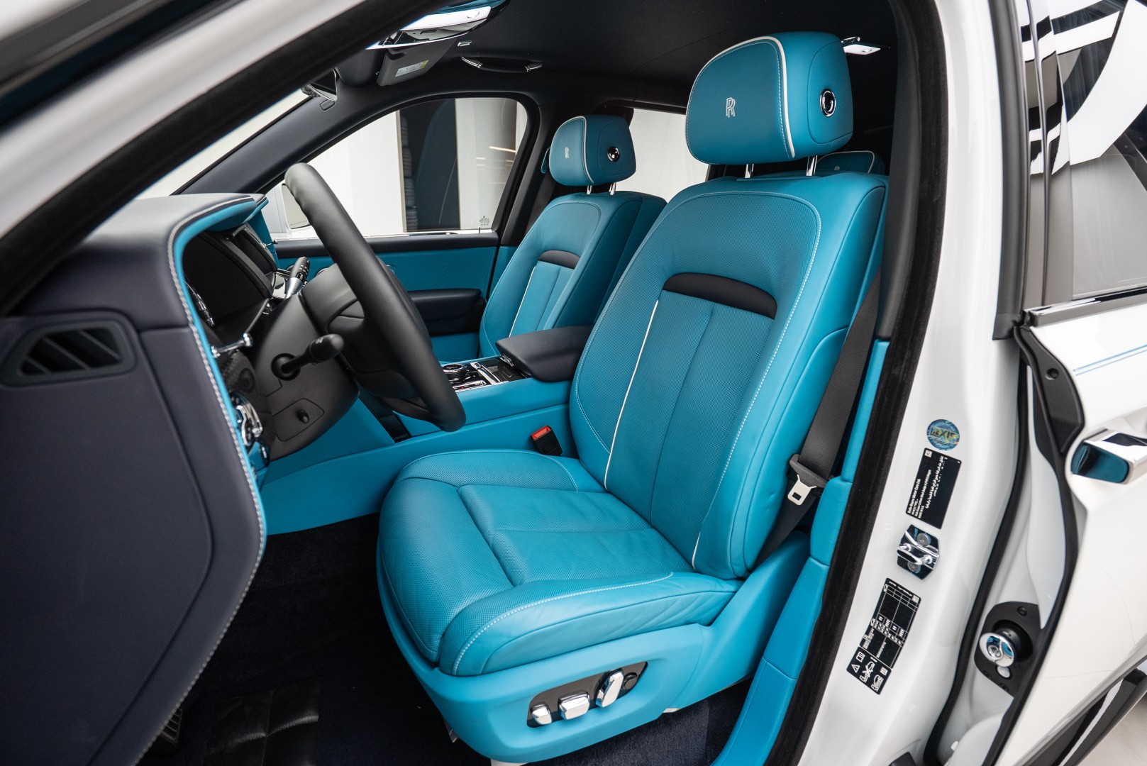 2023 ROLLS ROYCE CULLINAN BLACK BADGE WARRANTY AND SERVICE.